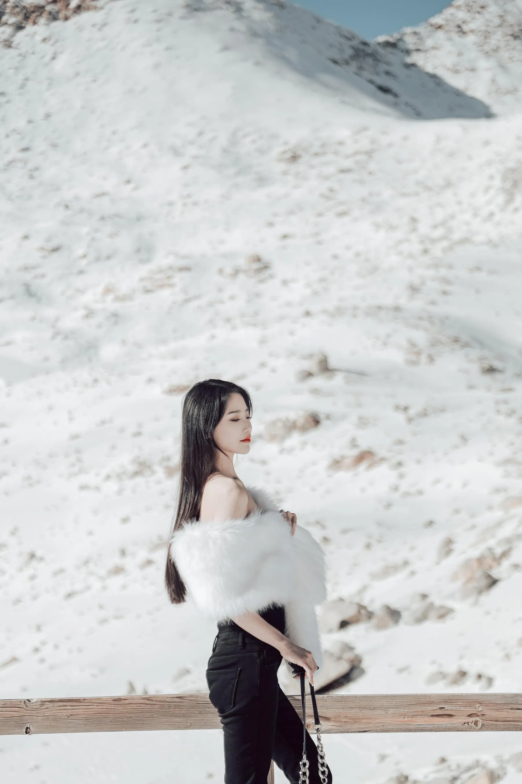 [艺图语] 2022.06.21 冰雪之巅 婷婷 [34P]插图3